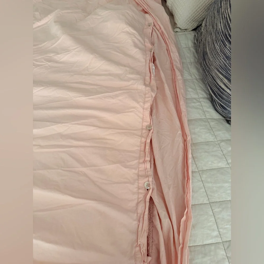 Crate & Barrel - Twin Size Duvet Cover and Matching Standard Sham